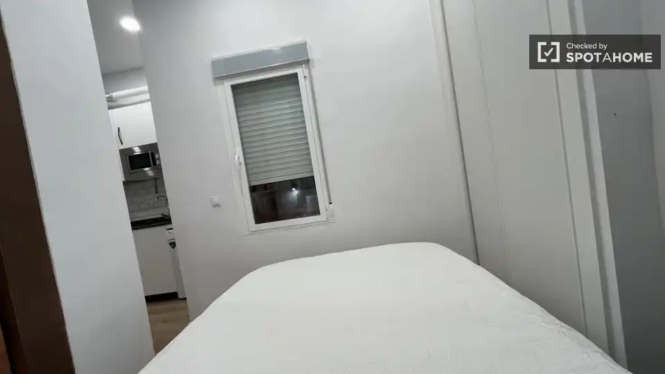 Dormitori de Apartament per a compartir en Madrid amb Aire condicionat, Calefacció i Terrassa