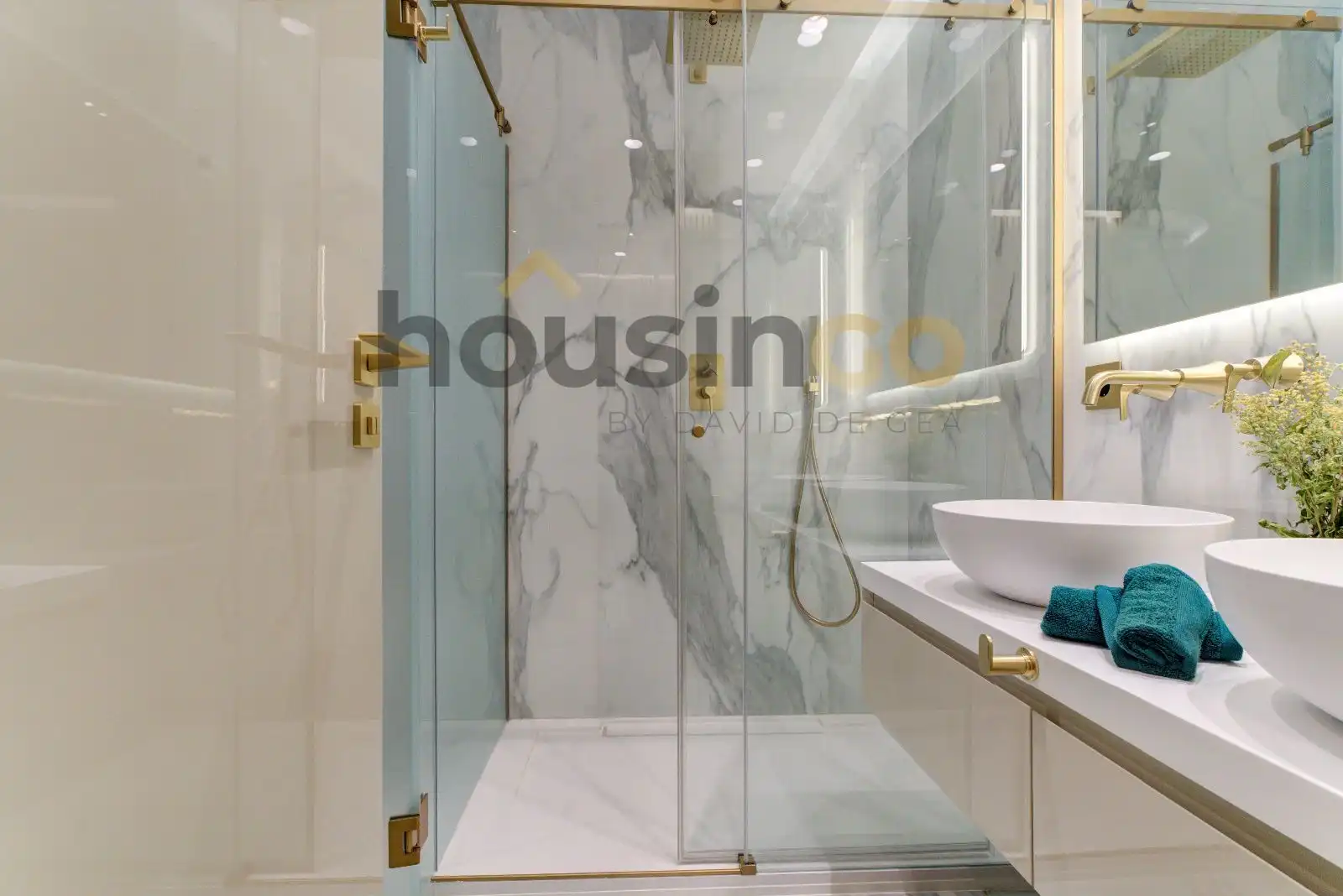 Bathroom of Flat for sale in Madrid  with Air Conditioner, Heating and Terrace