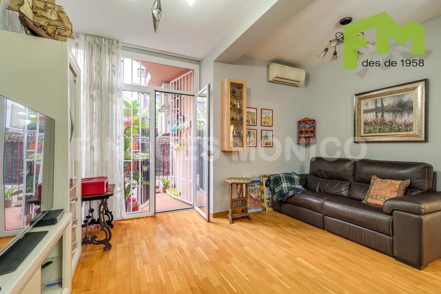 Living room of Flat for sale in  Barcelona Capital  with Air Conditioner, Heating and Furnished