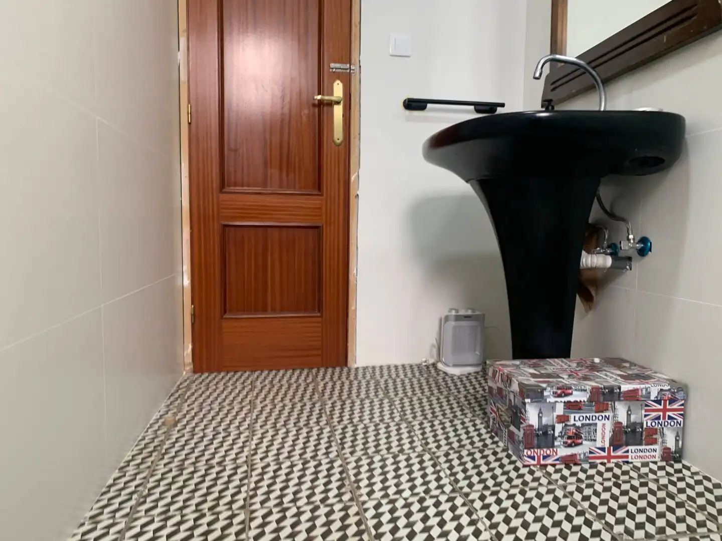 Room in Carrer Mare de Deu dels desamparats, Centro