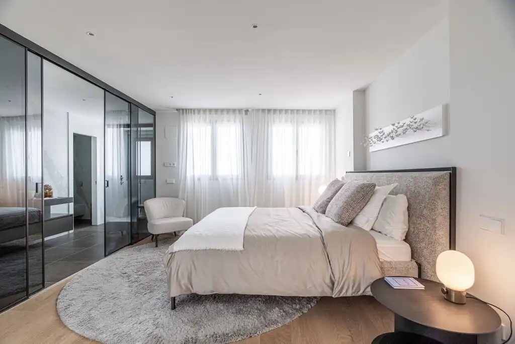 Dormitori de Apartament en venda en Barcelona amb Terrassa, Moblat i Jacuzzi