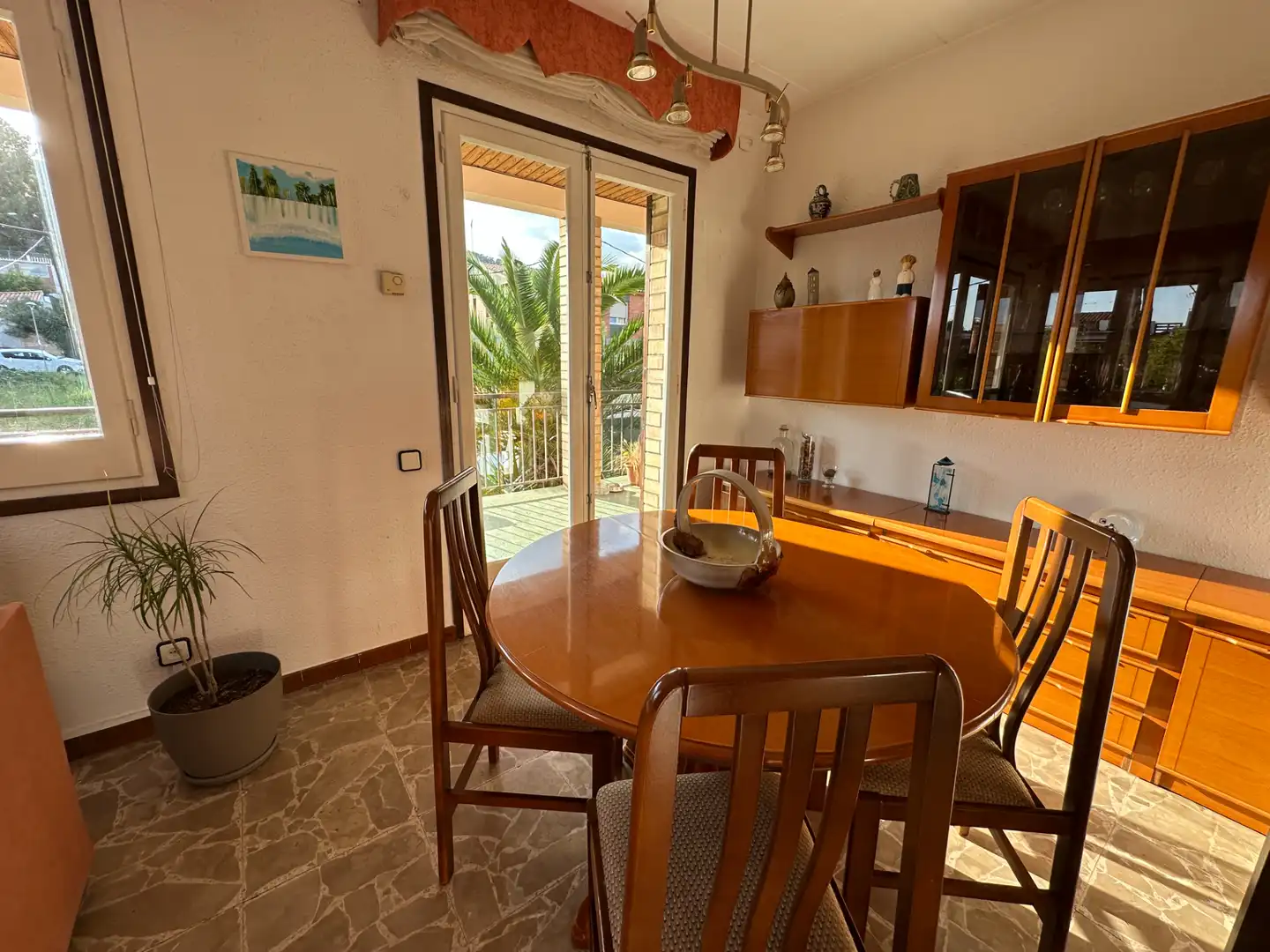 Esszimmer von Einfamilien-Reihenhaus zum Verkauf in Pallejà mit Klimaanlage, Heizung und Privatgarten