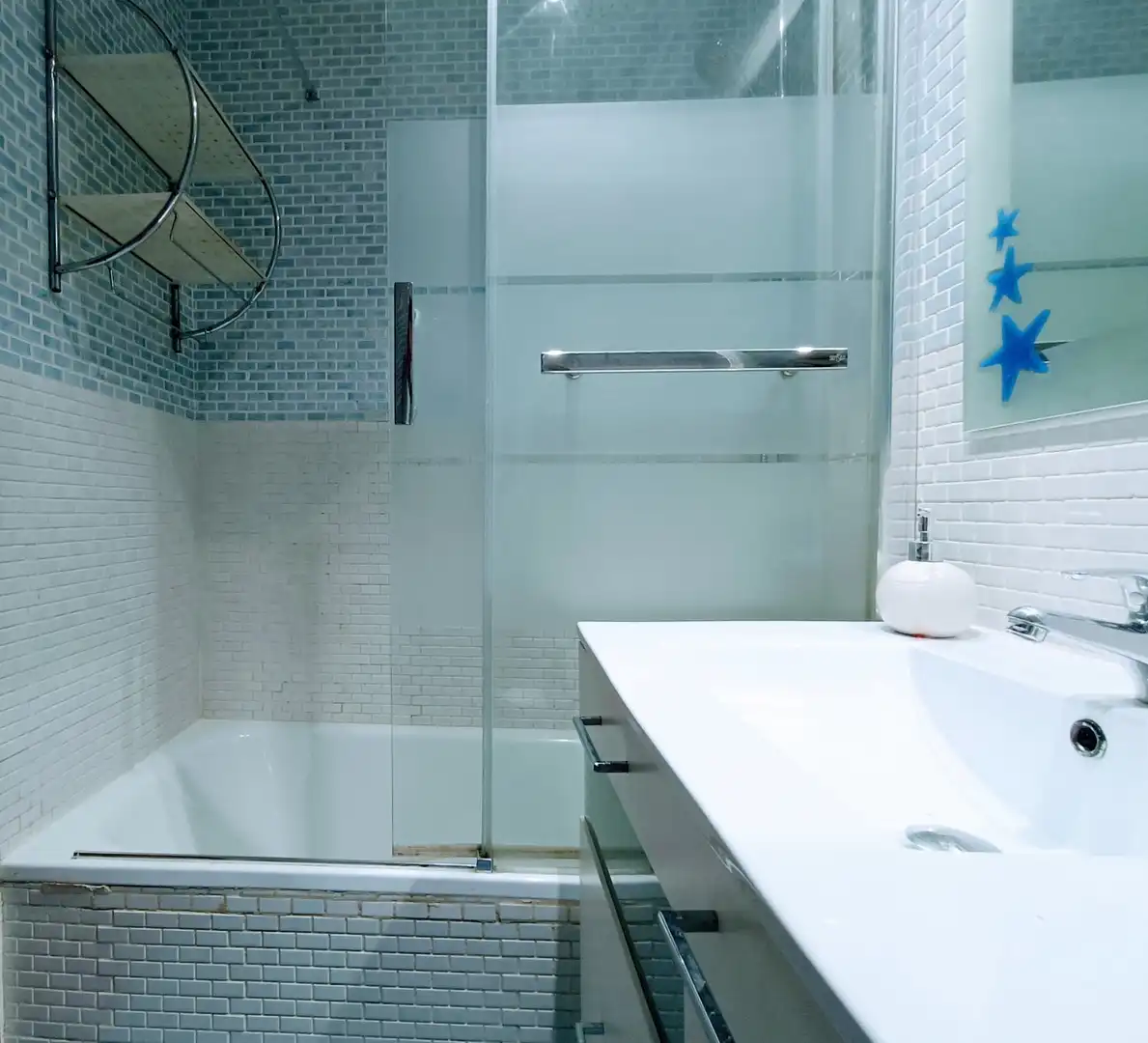 Baño de Piso de alquiler en Madrid con Aire acondicionado, Terraza y Amueblado