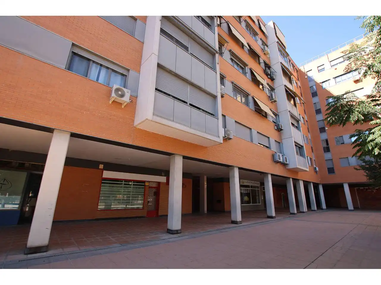 Vista exterior de Piso en venta en Coslada con Aire acondicionado, Calefacción y Parquet