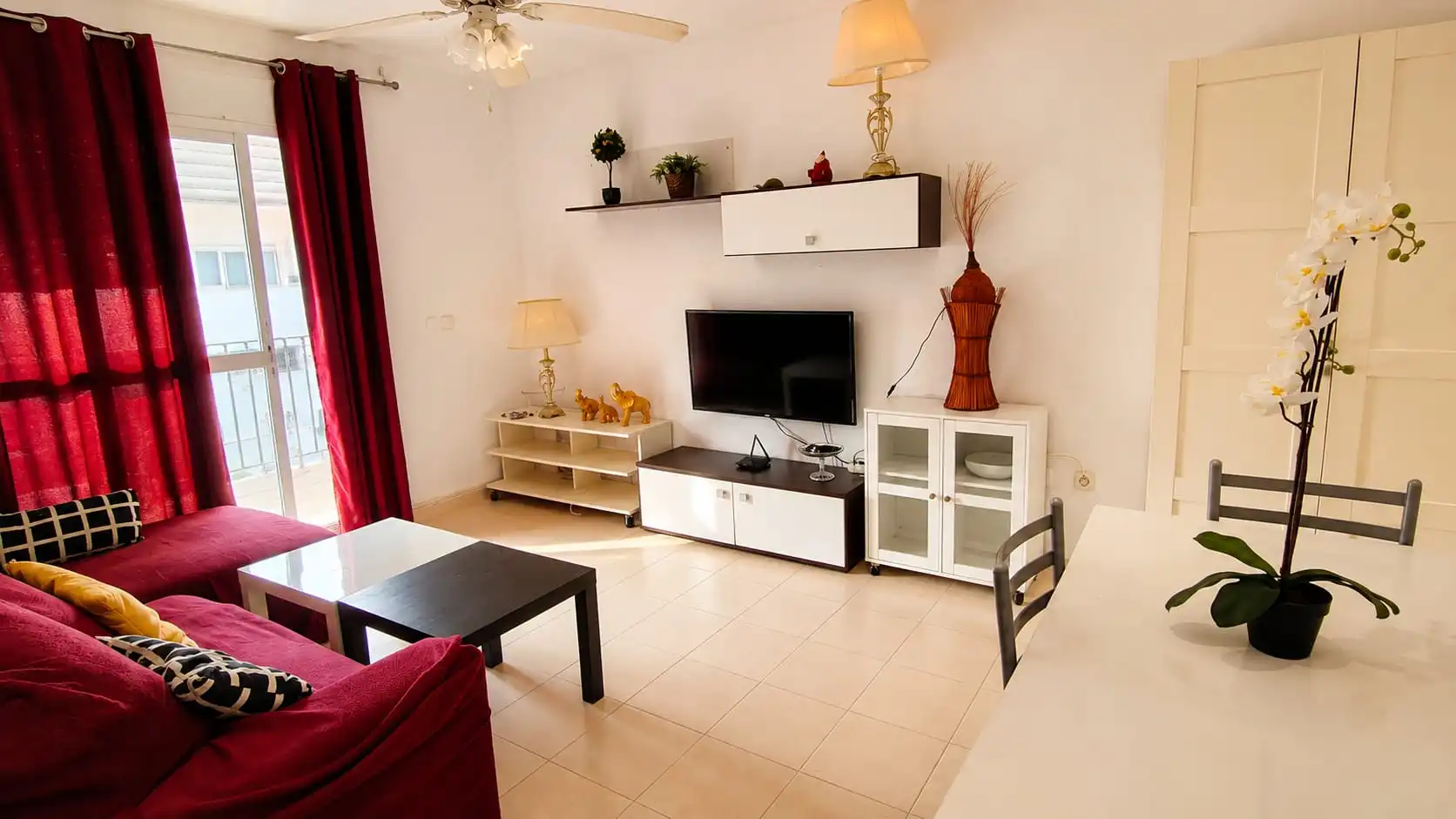 Sala de estar de Apartamento en venta en Rota con Amueblado, Lavadora y Microondas