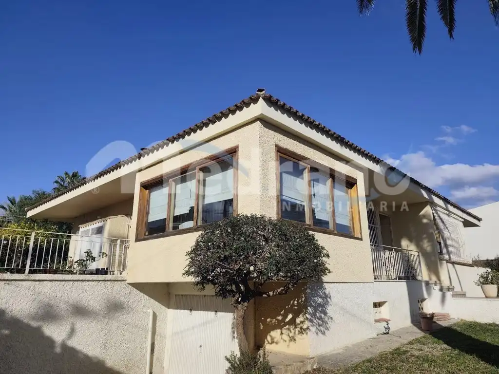 Vista exterior de Casa o chalet en venta en Benidorm con Piscina