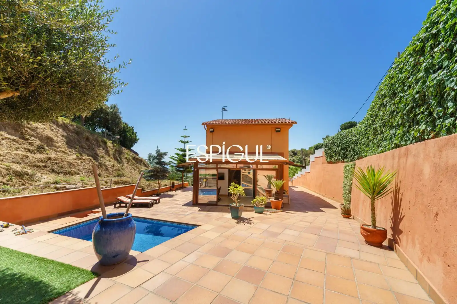 House with terrace for sale in Vallromanes