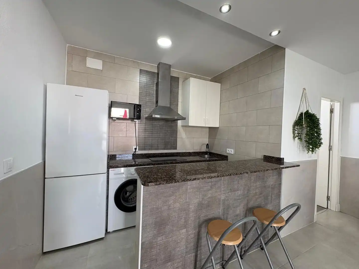 Cuina de Casa o xalet de lloguer en Chiclana de la Frontera amb Aire condicionat, Jardí privat i Moblat