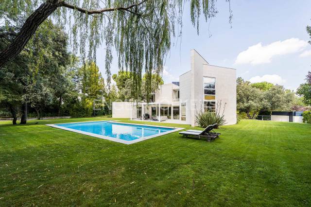 Casa-chalet en Alquiler en Urbanización La Moraleja