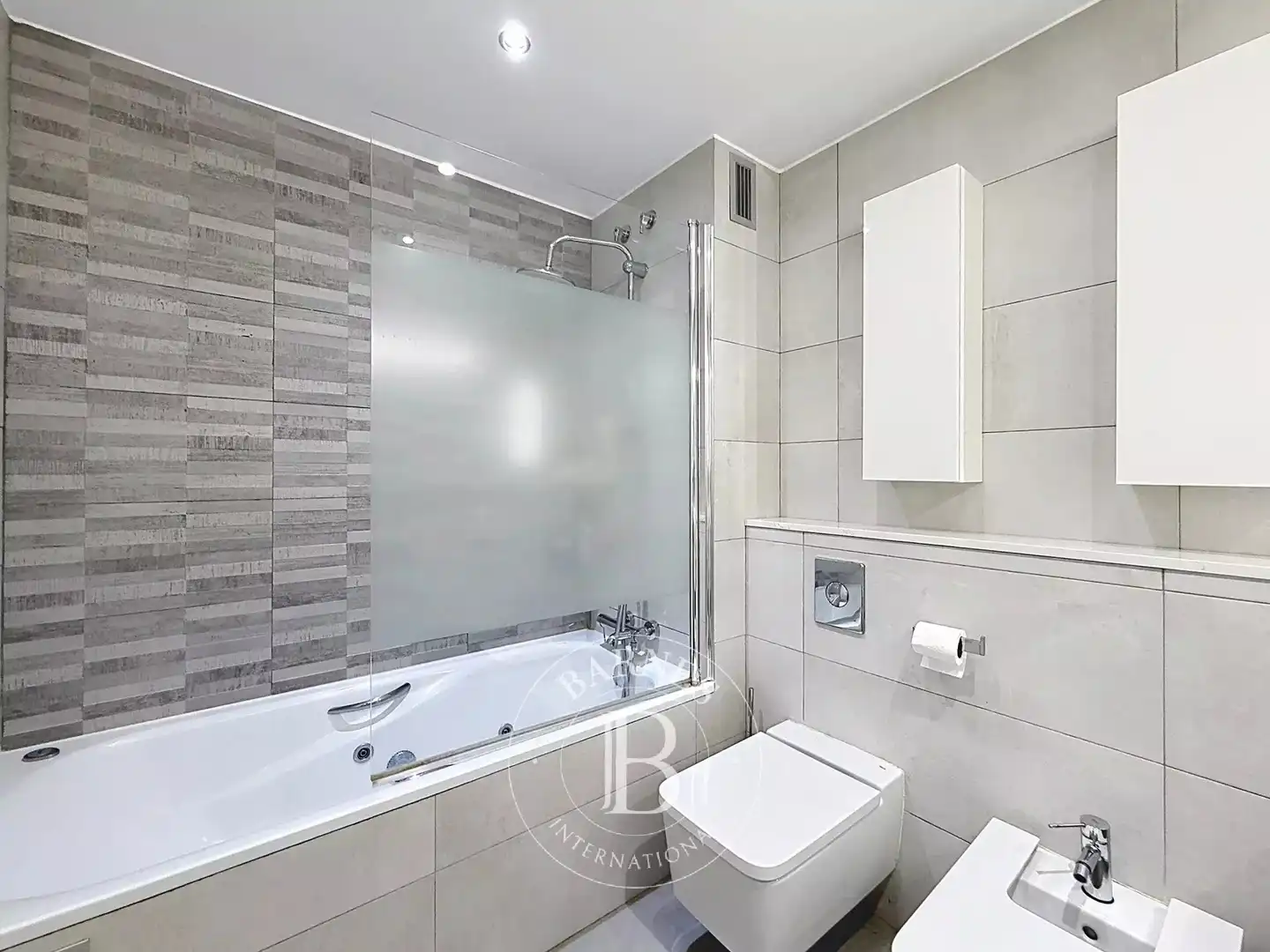 Badezimmer von Einfamilien-Reihenhaus zum Verkauf in Calella mit Klimaanlage, Heizung und Terrasse