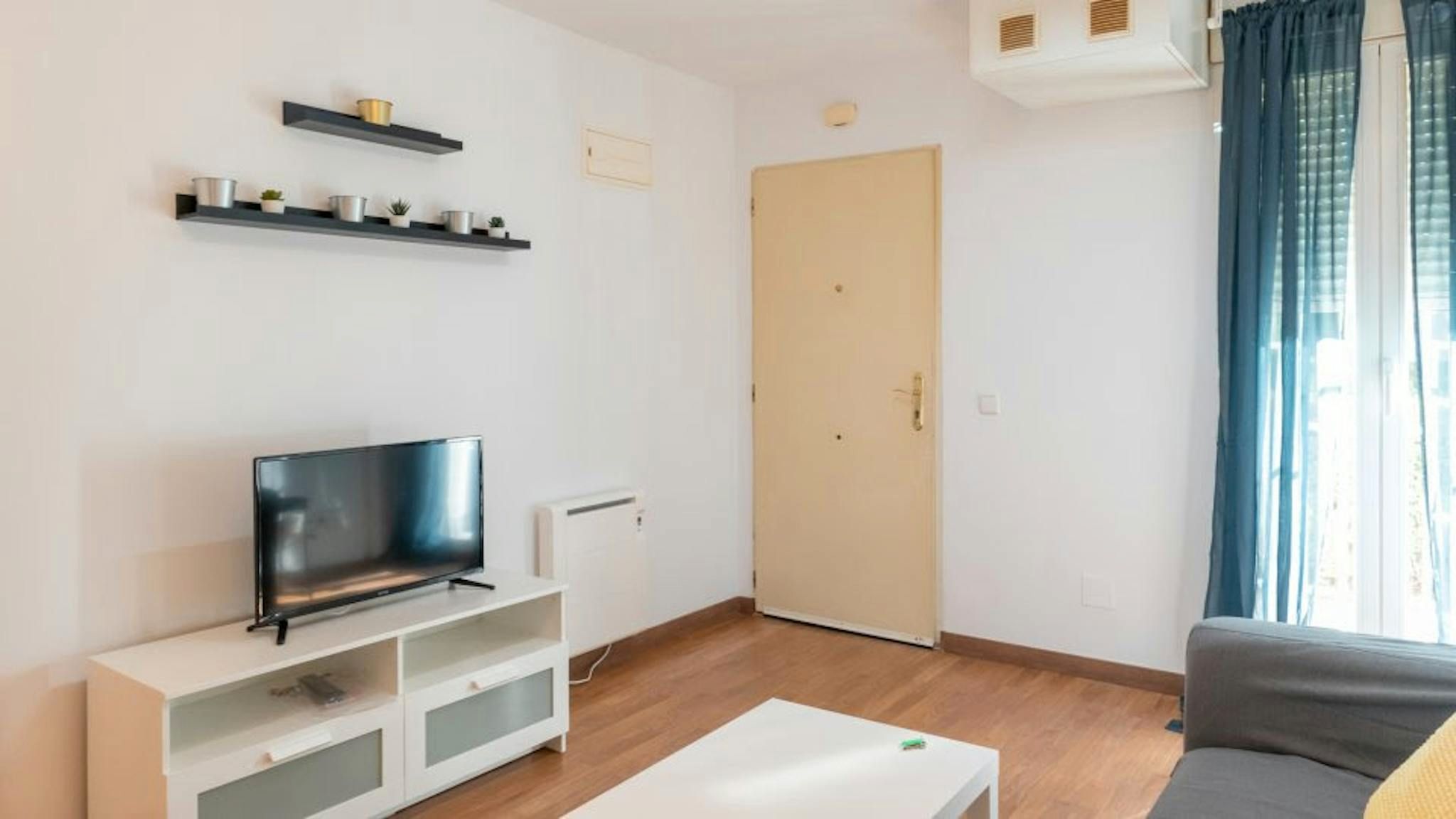 Sala d'estar de Pis de lloguer en  Madrid Capital amb Calefacció, Moblat i Rentadora
