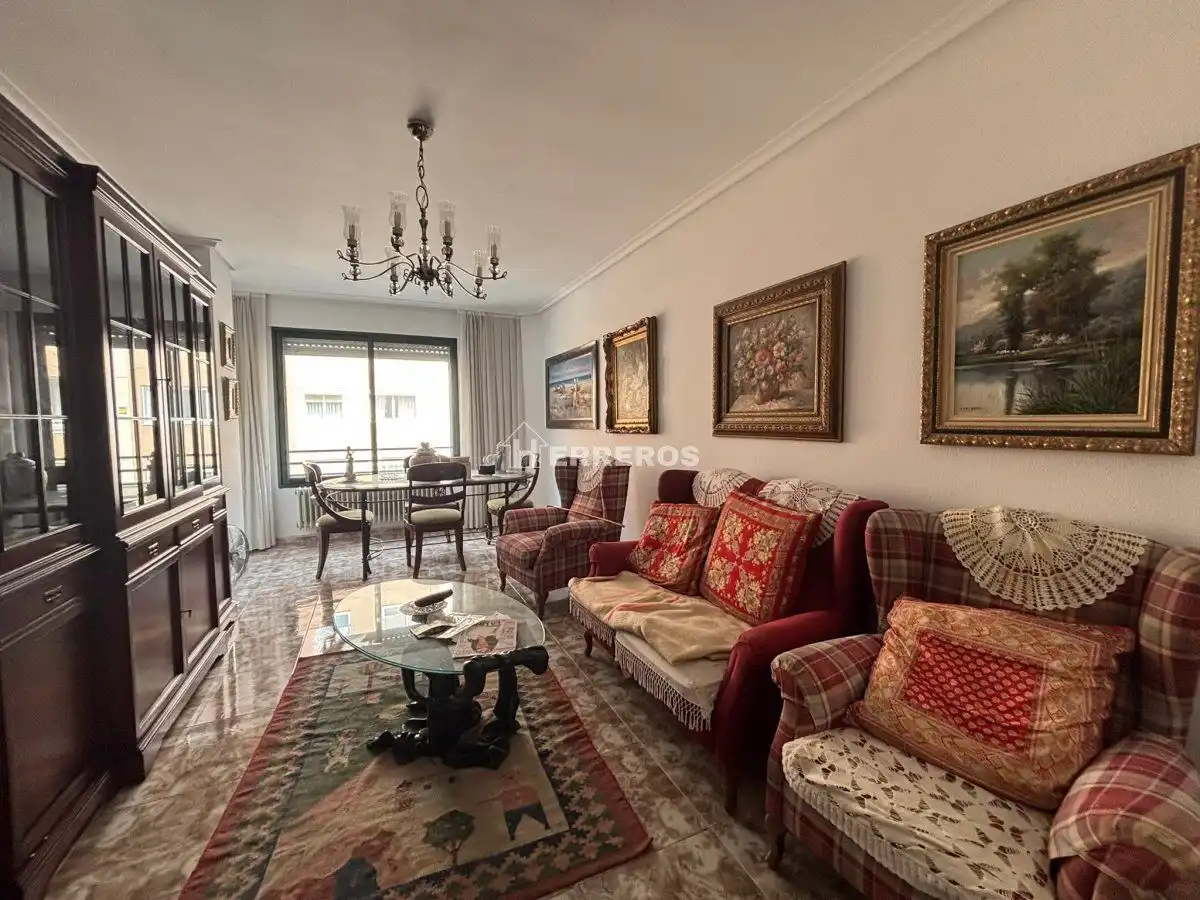 Sala de estar de Piso en venta en  Logroño con Calefacción, Terraza y Trastero