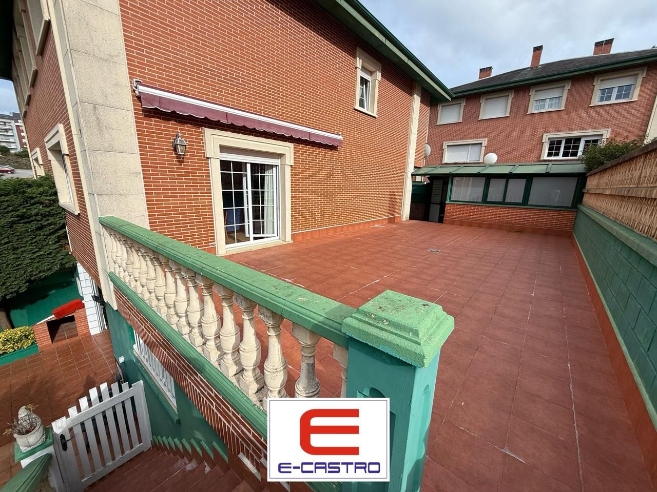 Terrassa de Casa adosada en venda en Castro-Urdiales amb Calefacció, Jardí privat i Parquet