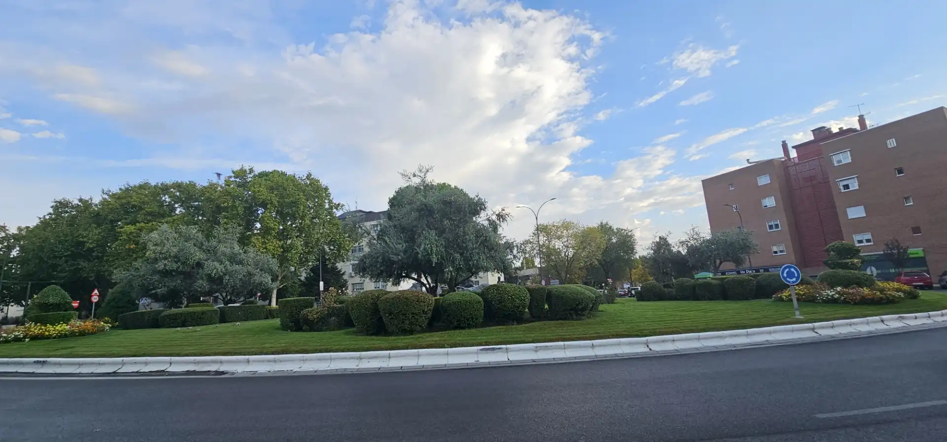 Vista exterior de Pis en venda en San Sebastián de los Reyes amb Aire condicionat i Terrassa