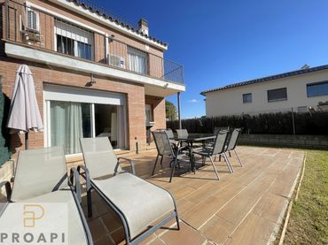 Casa amb balcó en venda a Fornells de la Selva