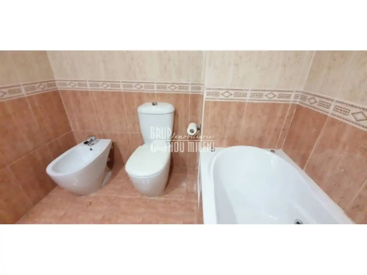 Badezimmer von Dachboden zur Miete in Catarroja mit Klimaanlage, Terrasse und Möbliert