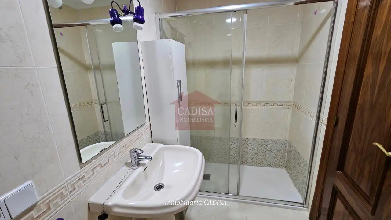 Baño de Apartamento en venta en Salamanca con Calefacción, Piscina y Amueblado