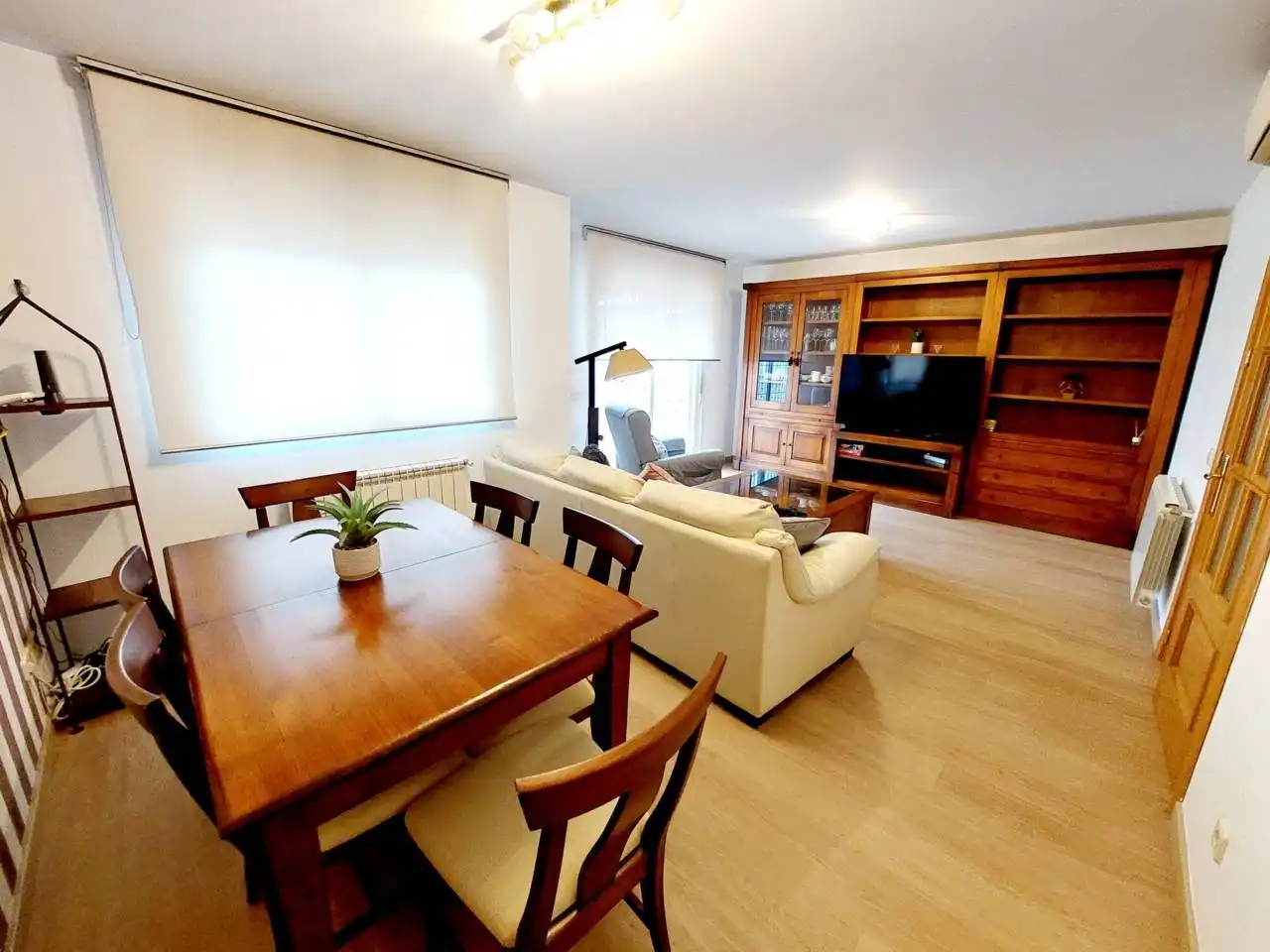 Sala de estar de Casa adosada en venta en Fuenlabrada con Aire acondicionado, Calefacción y Piscina comunitaria