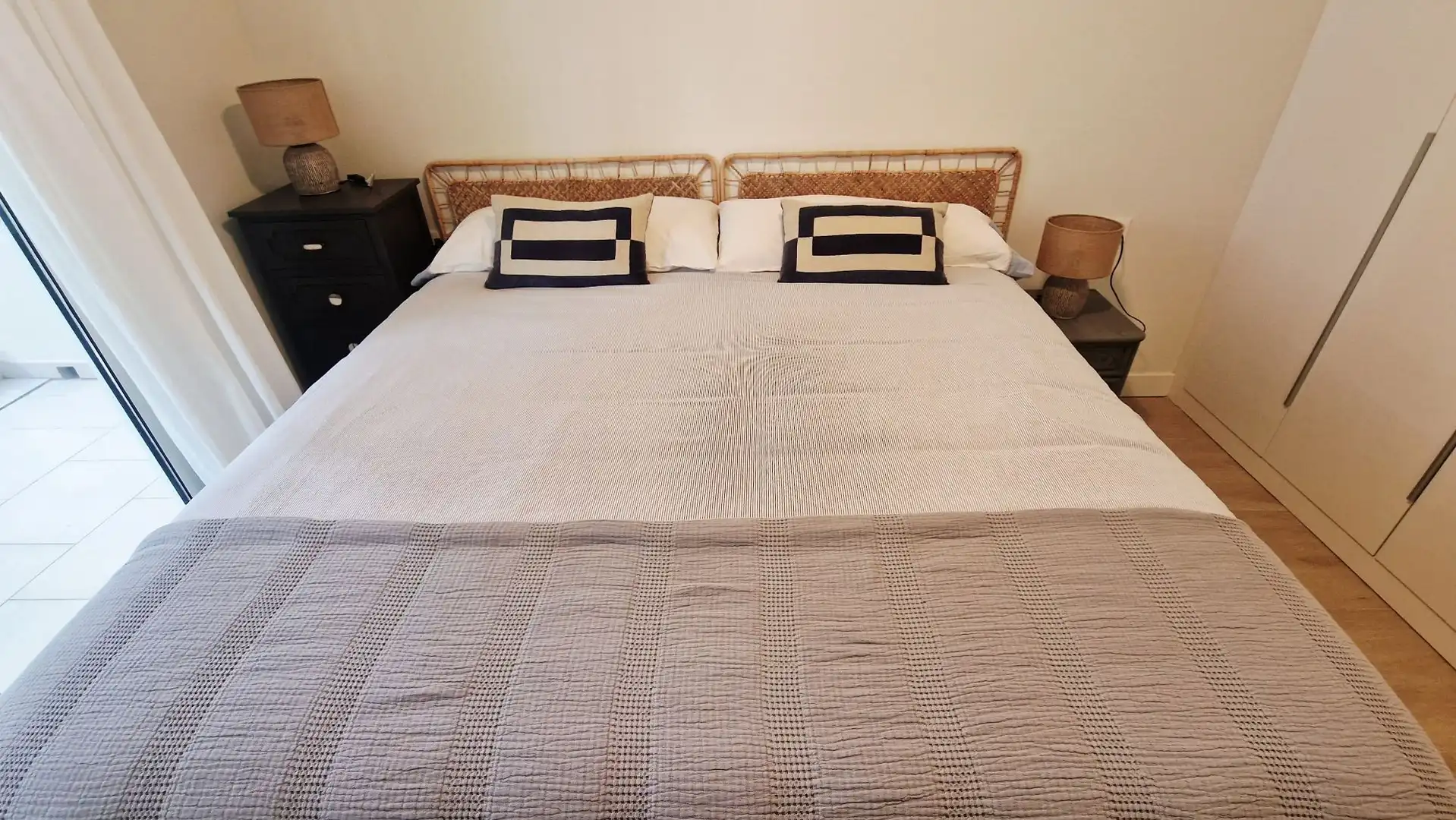 Schlafzimmer von Wohnungen zur Miete in Jávea / Xàbia mit Klimaanlage, Heizung und Privatgarten
