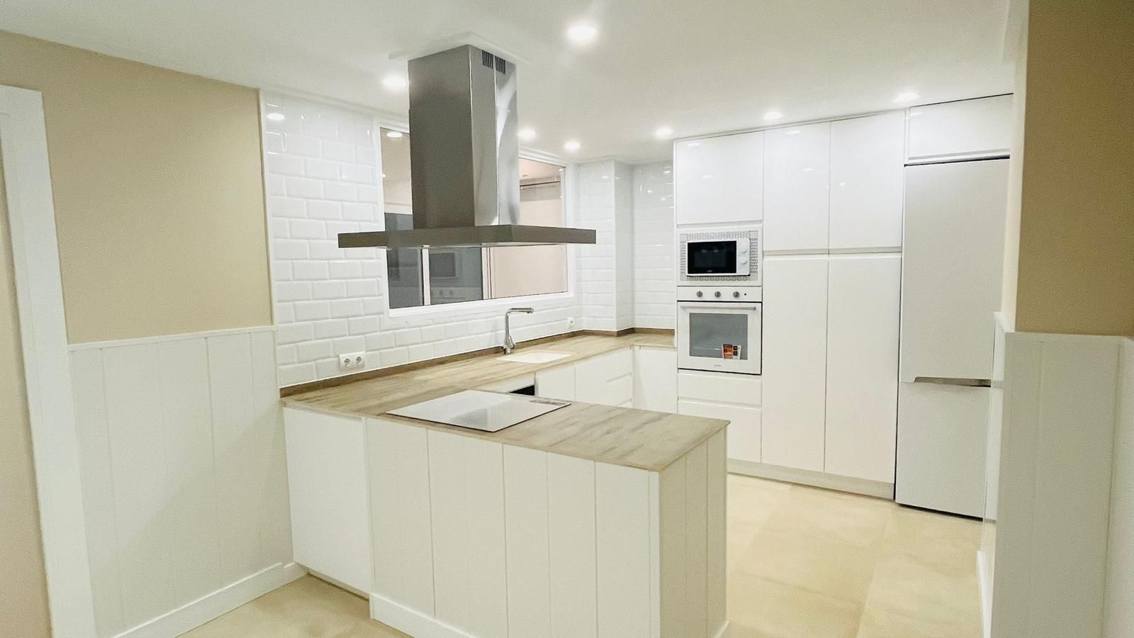 Kitchen of Flat for sale in Carcaixent  with Parquet flooring, Terrace and Storage room