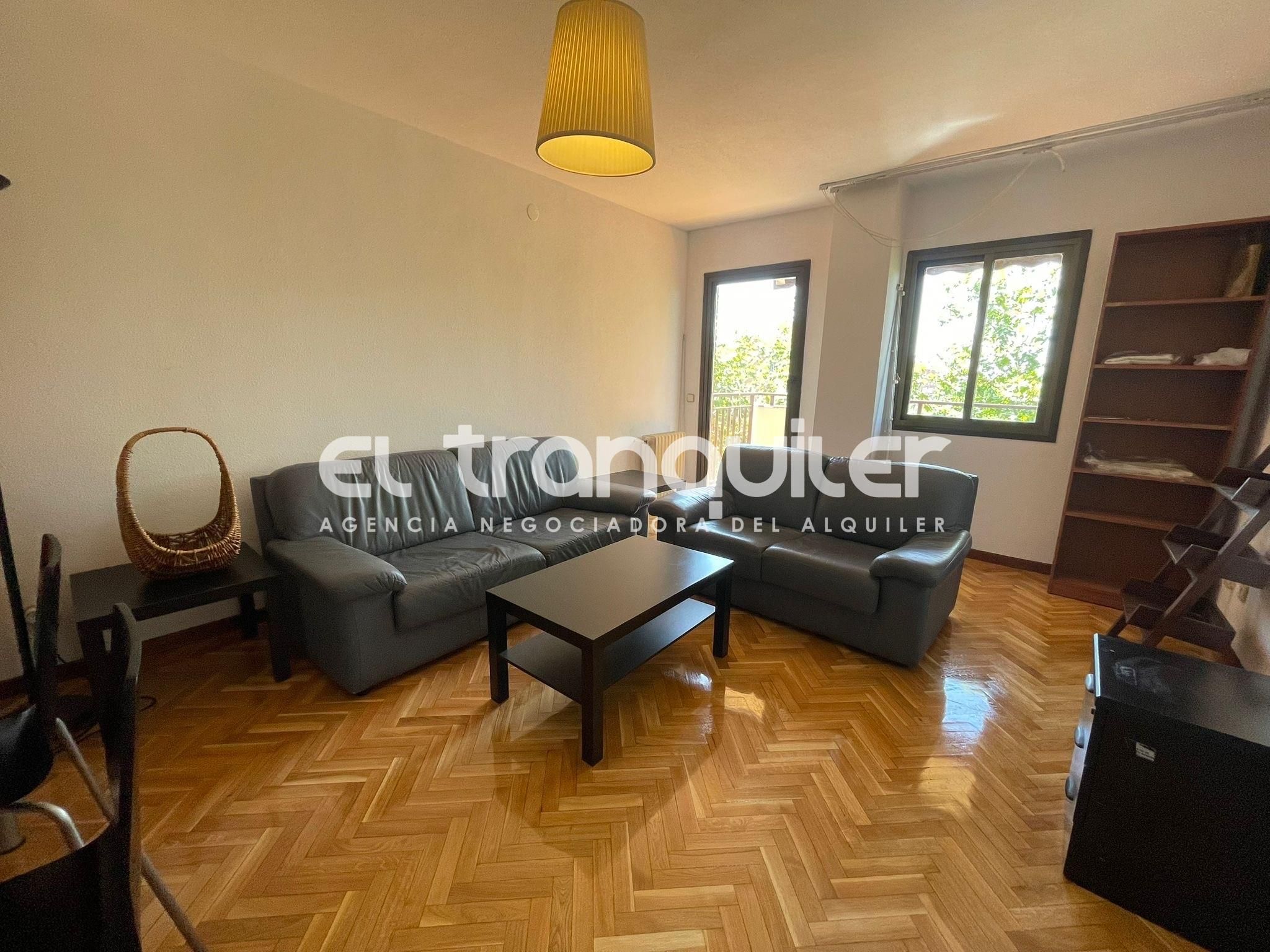 Living room of Flat to rent in Tres Cantos  with Parquet flooring, Terrace and Furnished