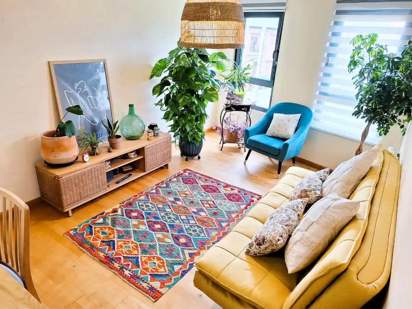 Living room of Flat for share in Villaquilambre  with Parquet flooring, Furnished and Balcony