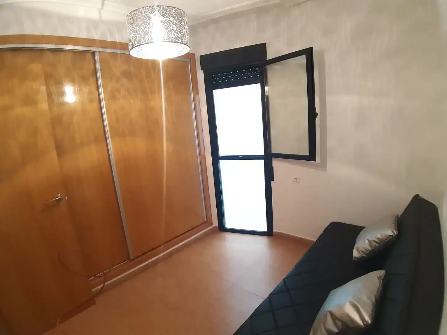 Schlafzimmer von Wohnung zur Miete in Torrevieja mit Klimaanlage und Balkon
