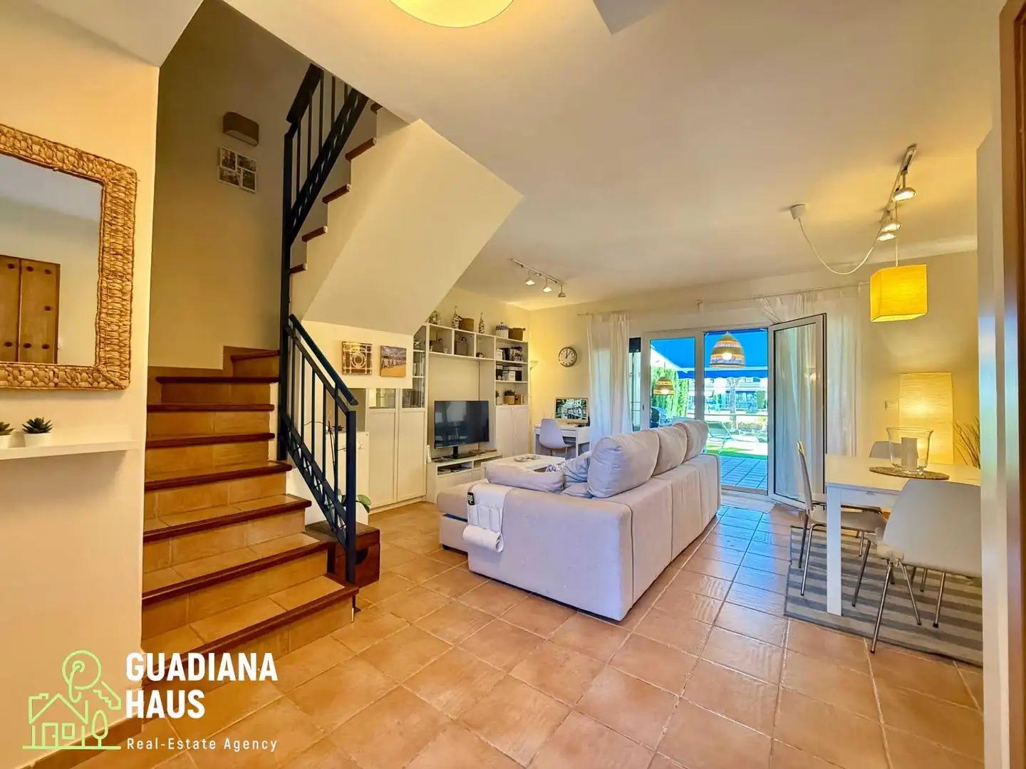 Reihenhaus mit Pool zum Verkauf in Avenida ROSALIA DE CASTRO 5, imagen 4