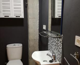 Bany de Apartament de lloguer en  Granada Capital amb Balcó