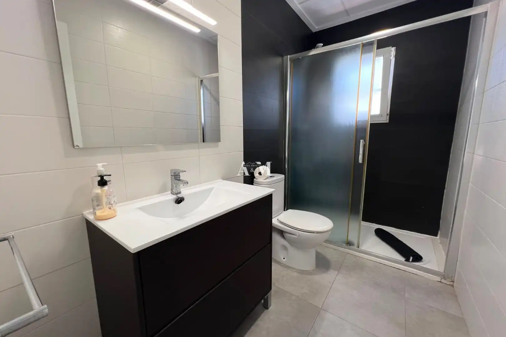 Badezimmer von Einfamilien-Reihenhaus zur Miete in Santa Pola mit Klimaanlage, Heizung und Privatgarten