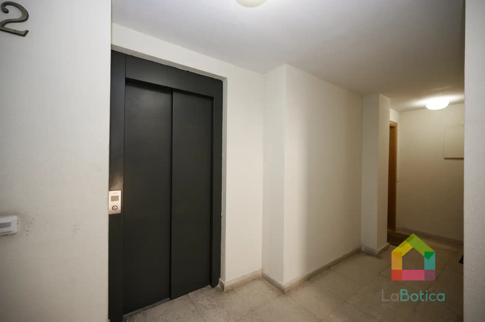 Flat for sale in Gerindote  with Air Conditioner, Heating and Oven