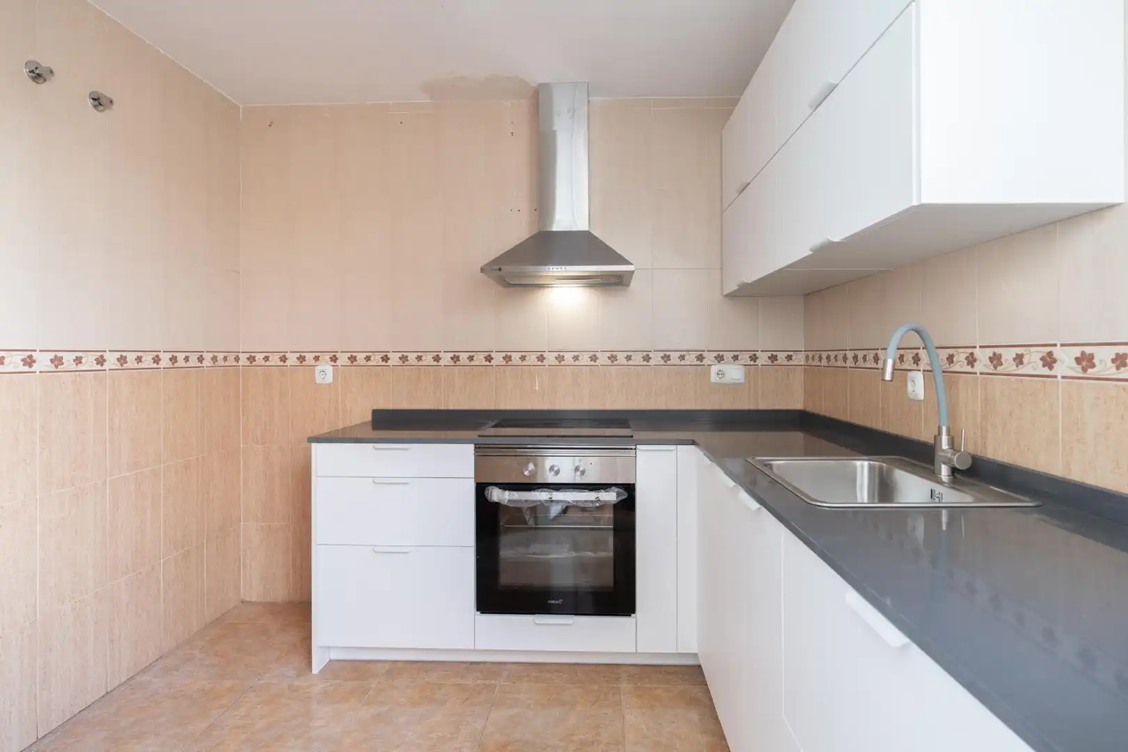 Kitchen of Flat for sale in Motril  with Storage room and Balcony