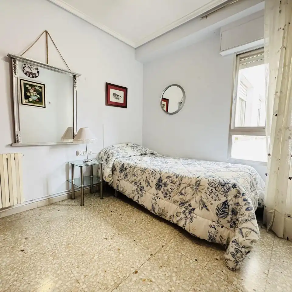 Flat for sale in De Cesáreo Alierta, La Granja