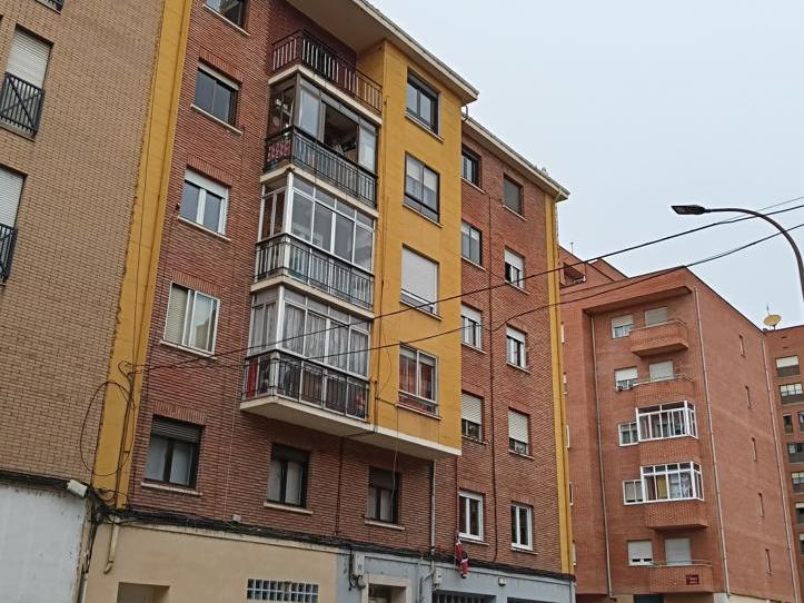 Photo 1 of Flat for sale in Calle Ausente, El Soto, León