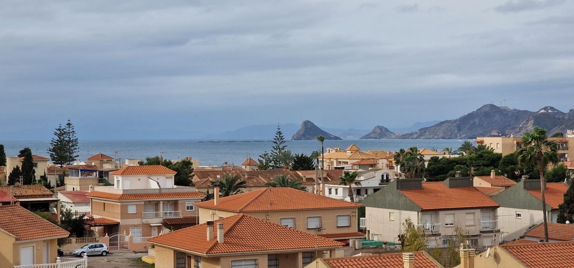 Vista exterior de Edifici en venda en Águilas
