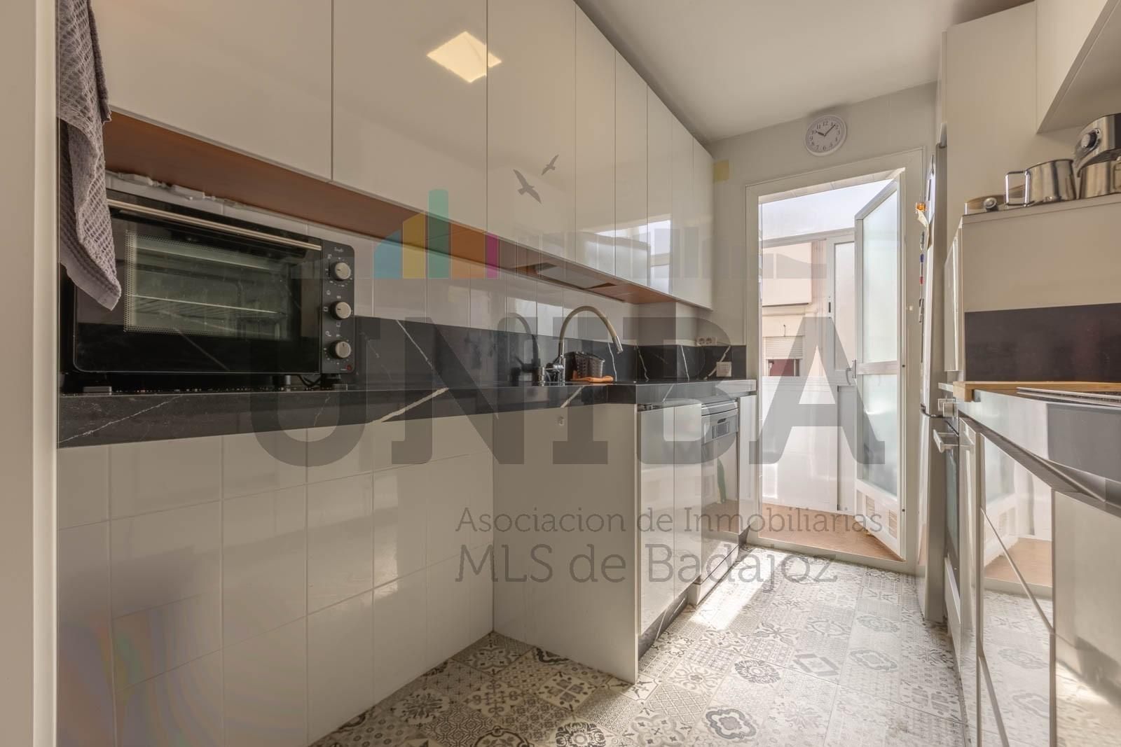 Cuina de Apartament en venda en Badajoz Capital amb Aire condicionat i Terrassa