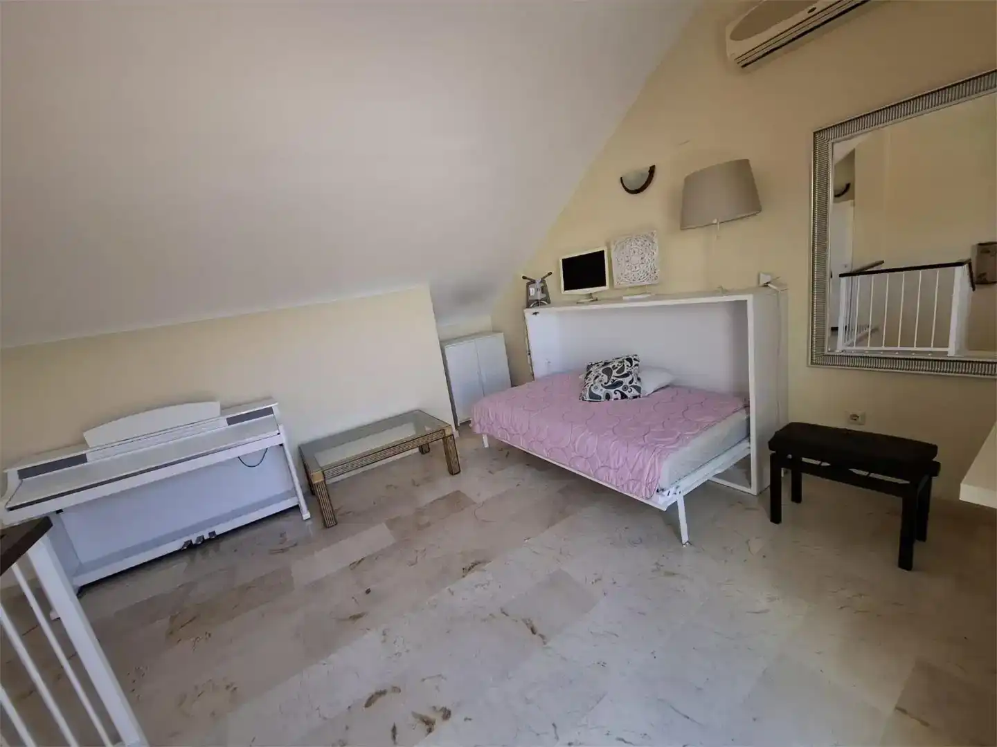 Dormitori de Casa adosada en venda en Marbella amb Piscina i Balcó