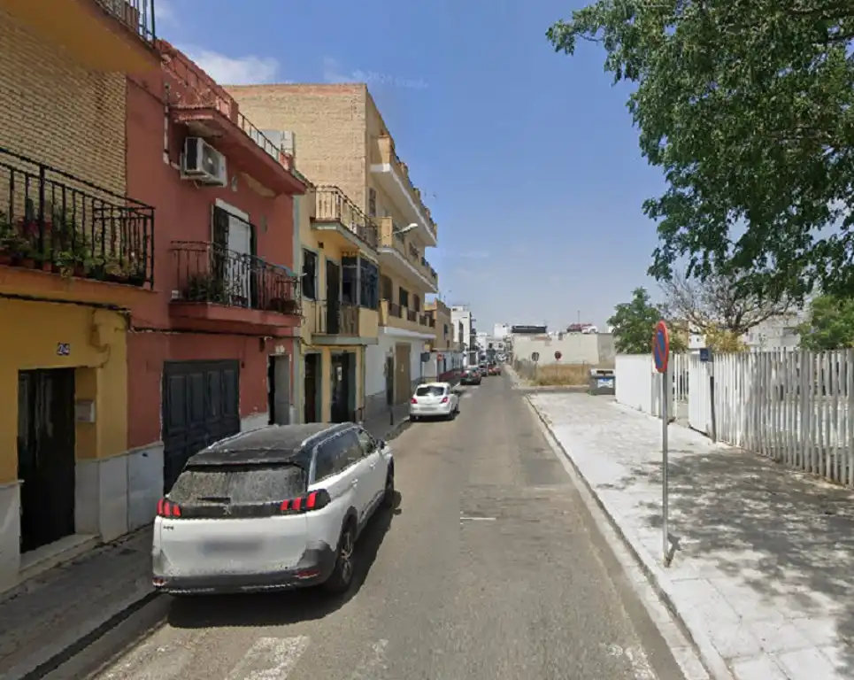 Exterior view of Single-family semi-detached for sale in  Sevilla Capital