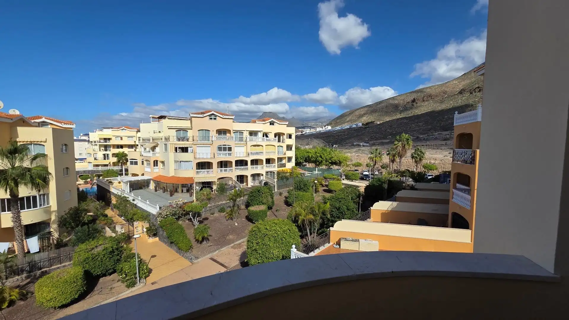 Vista exterior de Dúplex en venda en Arona amb Terrassa i Piscina comunitària