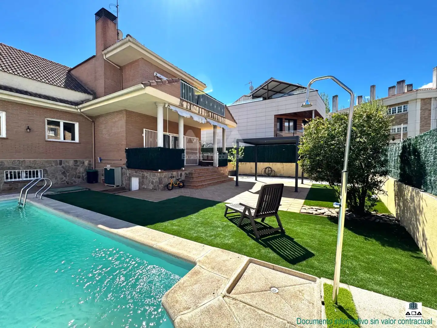 Exterior view of Houses for sale in Villanueva de la Cañada  with Air Conditioner, Heating and Private garden