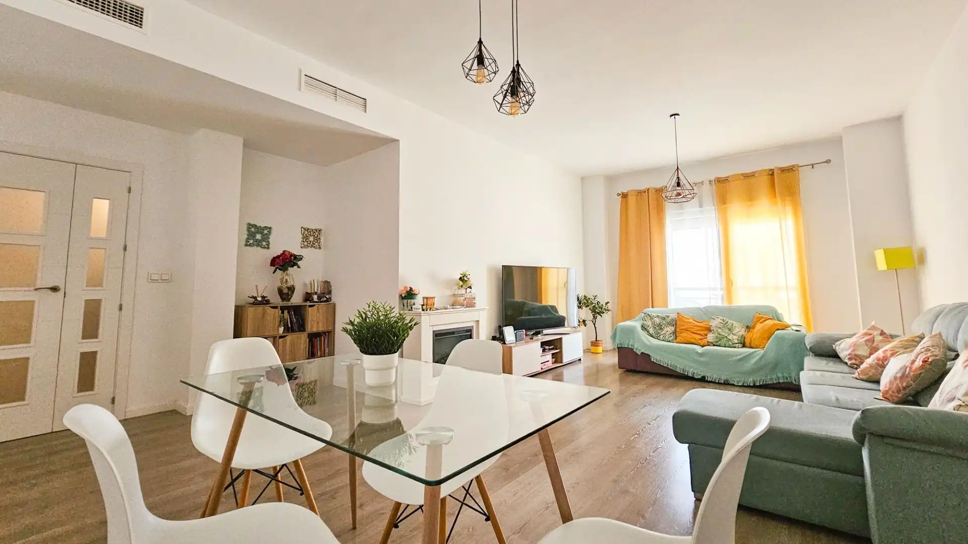 Sala d'estar de Pis en venda en  Jaén Capital amb Aire condicionat, Calefacció i Terrassa