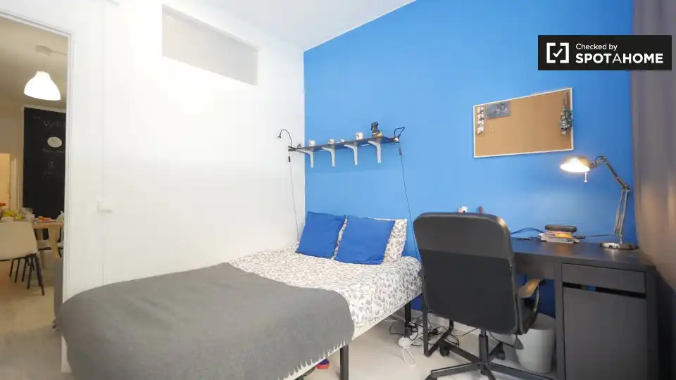 Room in El Camp de l'Arpa del Clot