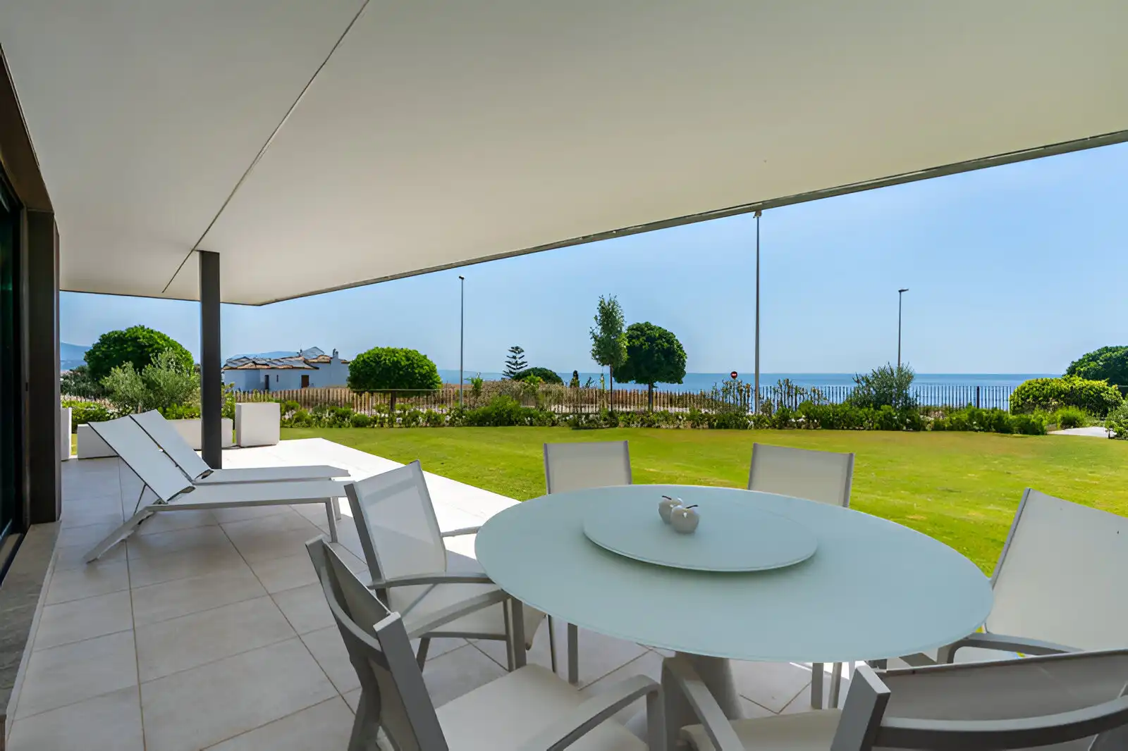 Terrasse von Erdgeschoss zum Verkauf in Casares mit Klimaanlage, Privatgarten und Terrasse