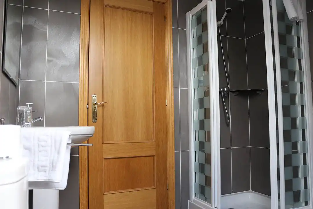 Baño de Casa o chalet en venta en Parres con Jardín privado, Trastero y Piscina
