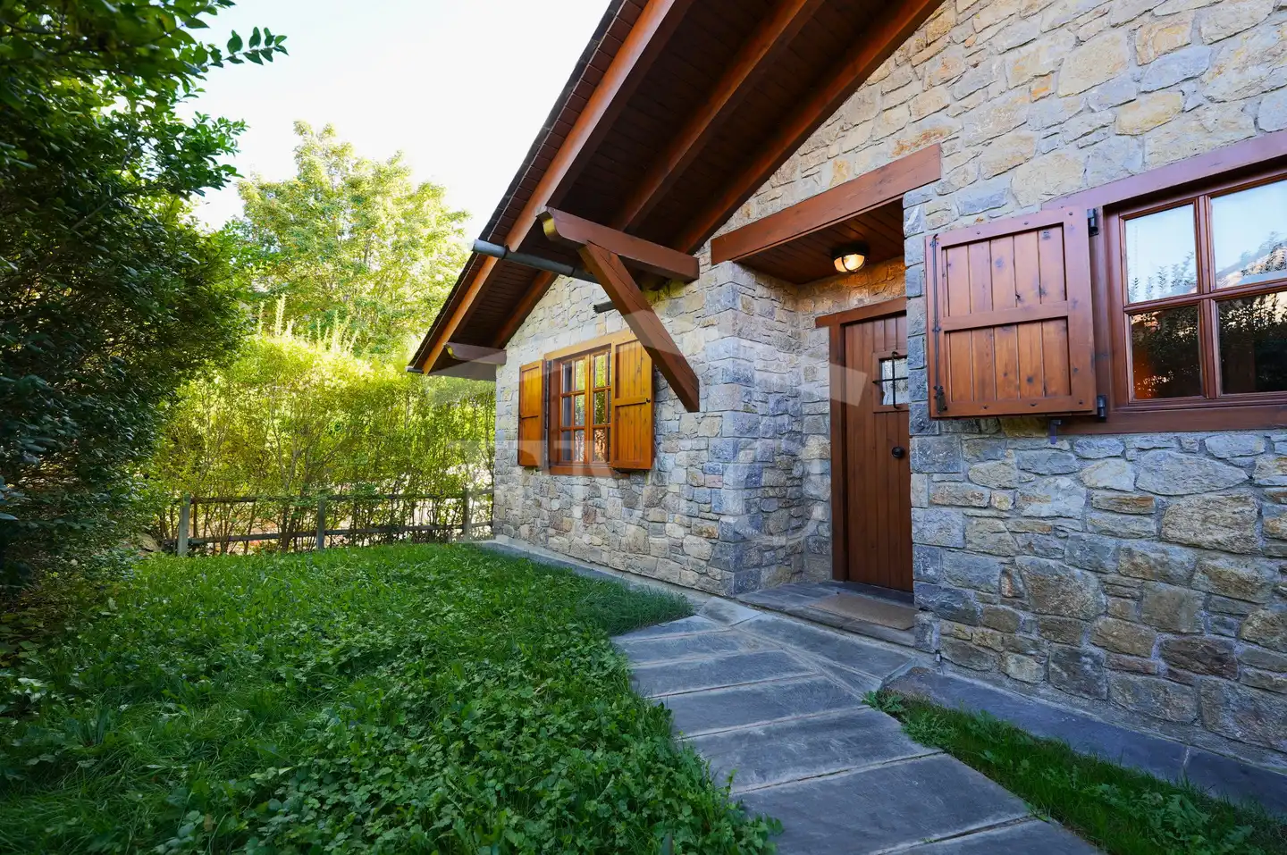 Exterior view of Houses for rent in Alp poble