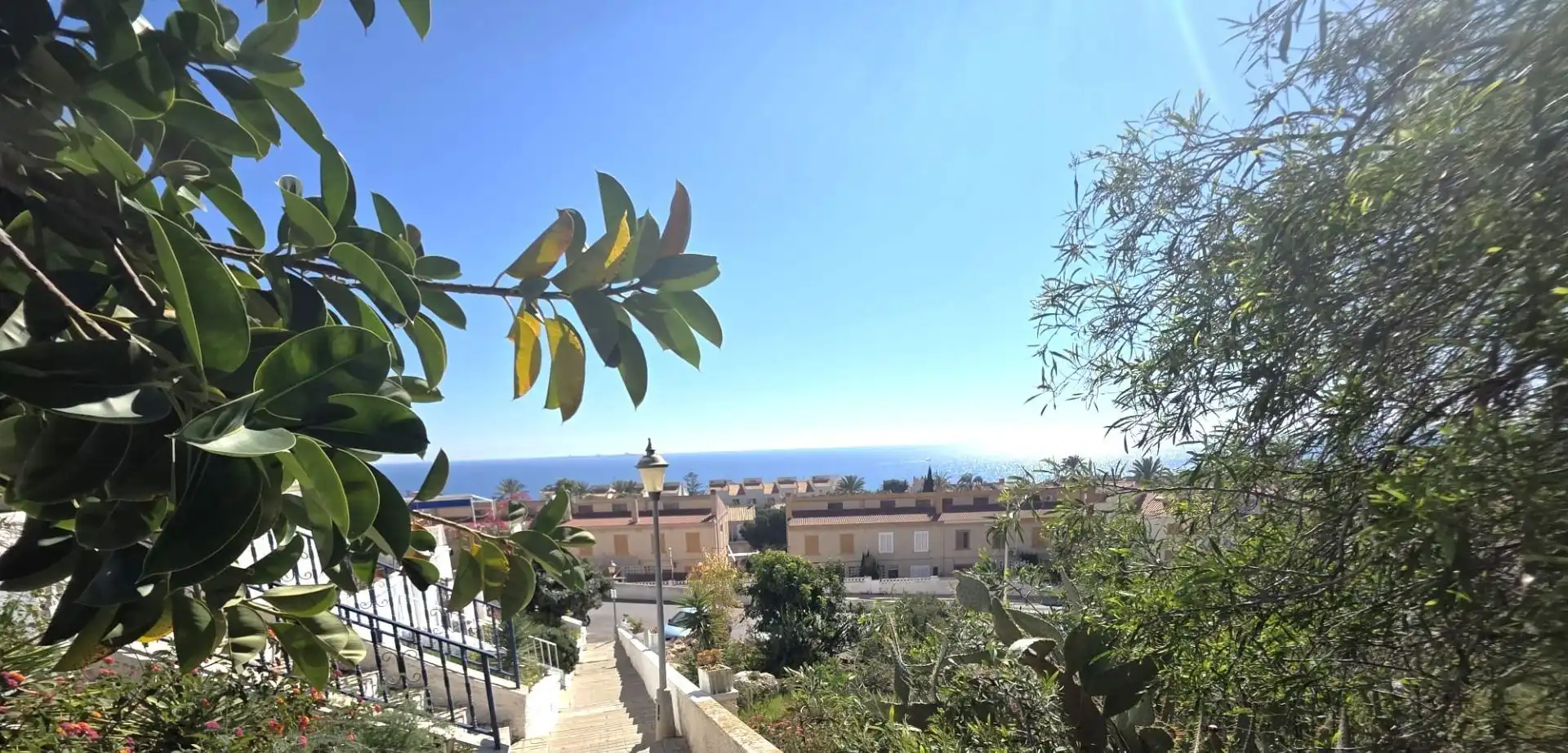Vista exterior de Casa adosada en venda en Santa Pola amb Aire condicionat, Calefacció i Jardí privat