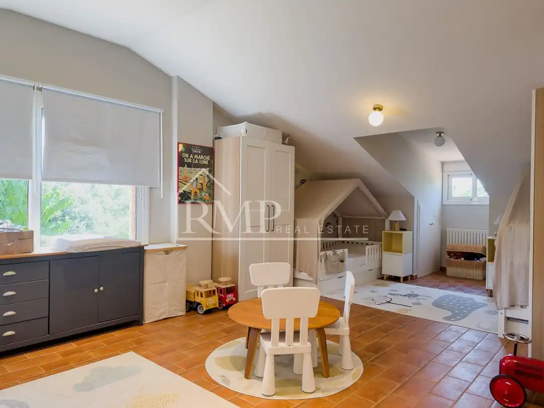 Schlafzimmer von Haus oder Chalet zum Verkauf in Sant Vicenç de Montalt mit Klimaanlage, Heizung und Privatgarten