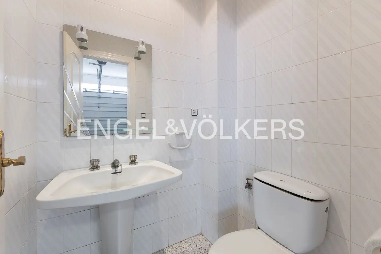 Bathroom of Detached homes for sale in Albal, Valencia
