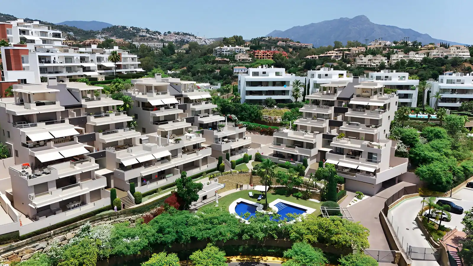 Apartament amb piscina en venda a Benahavís pueblo