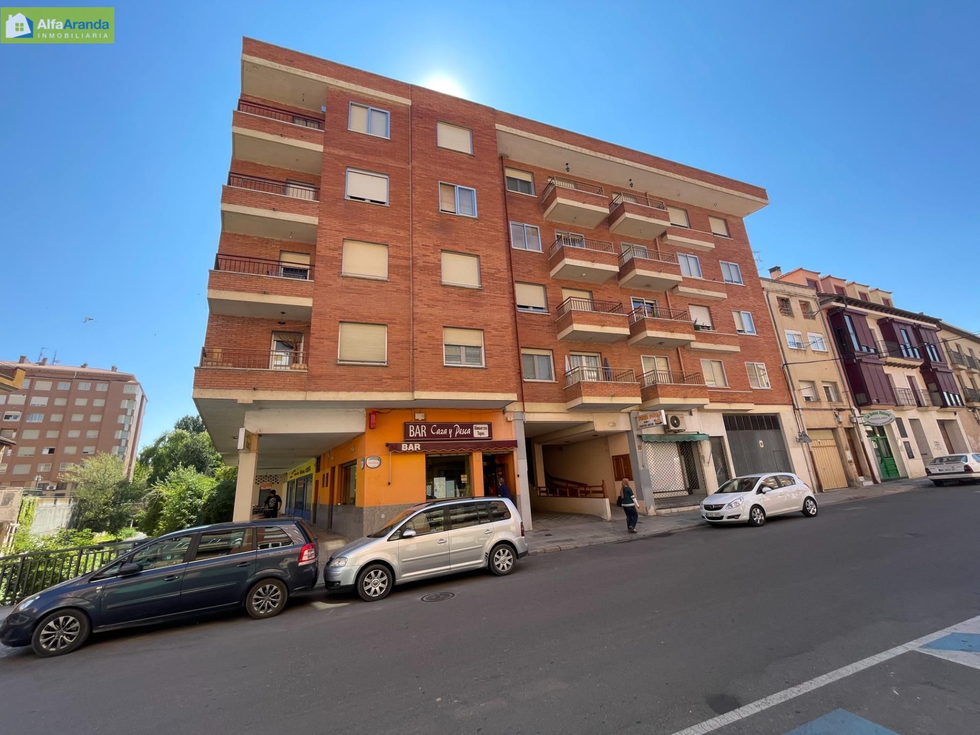 Vista exterior de Pis en venda en Aranda de Duero amb Calefacció i Traster